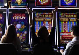 Live casino dealer table streamed on 777pub cc mobile browser in Philippines